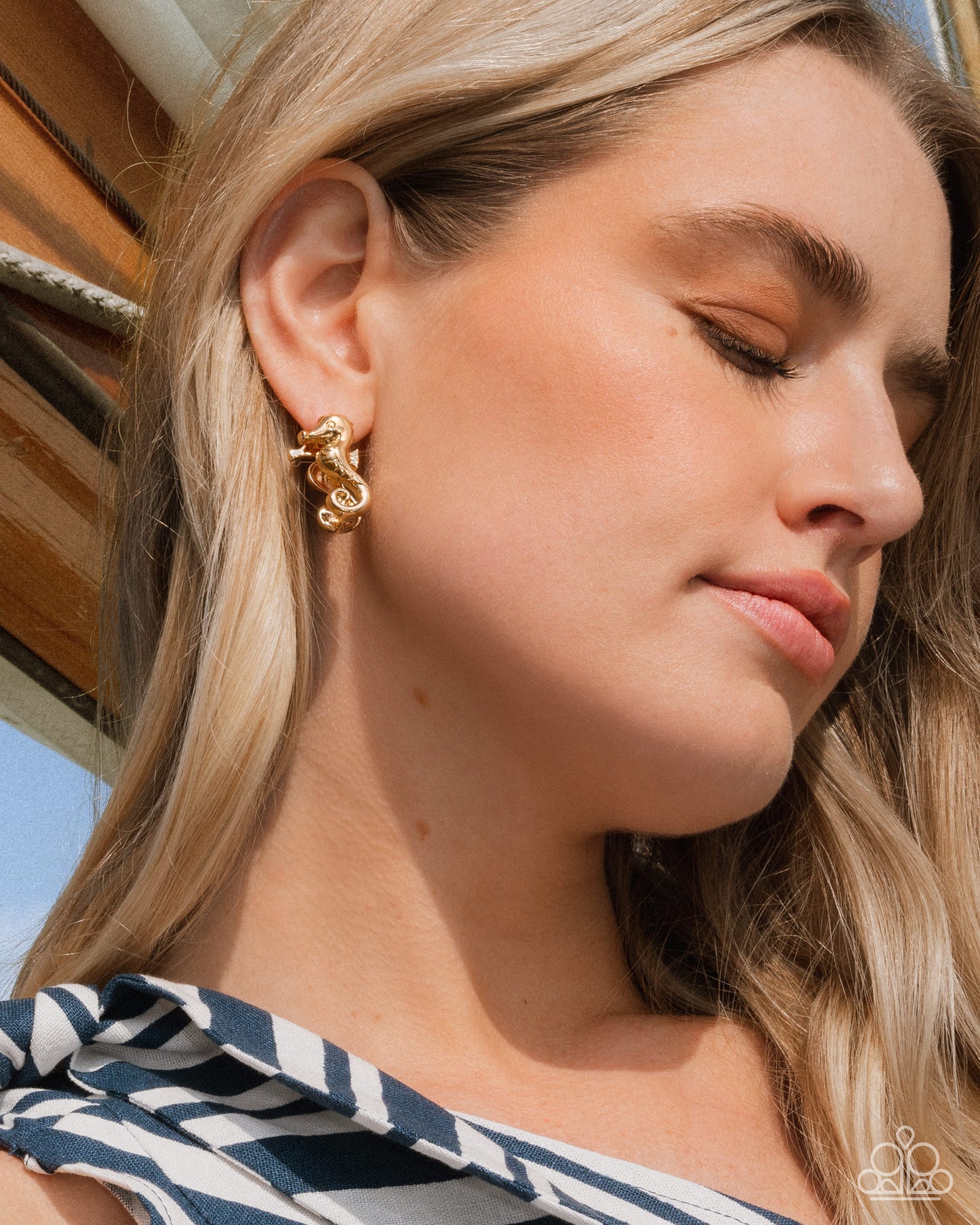 Sea Horse Statement - Gold hinge Hoops
